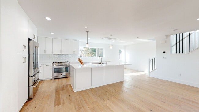 Building Photo - Beautiful Walnut Creek Townhome!