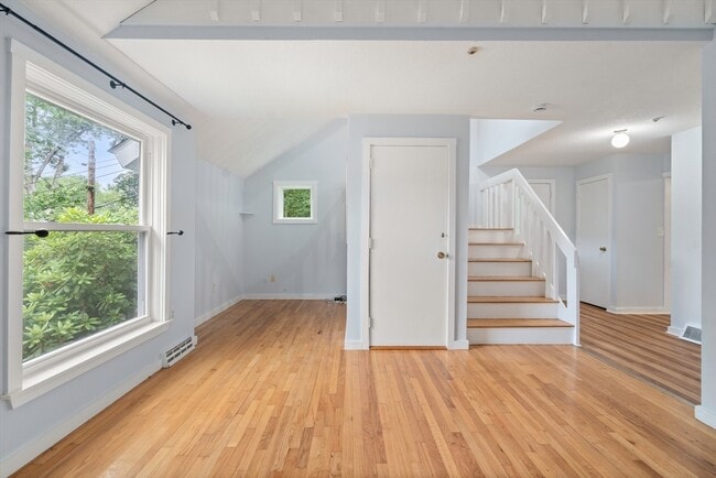 Building Photo - 24 Speen St