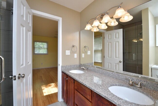 Building Photo - 371 Woodward Ave SE