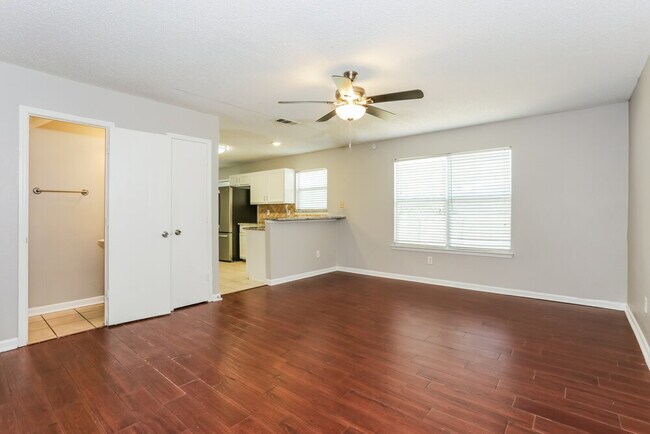 Building Photo - 8104 Gardengate Ct