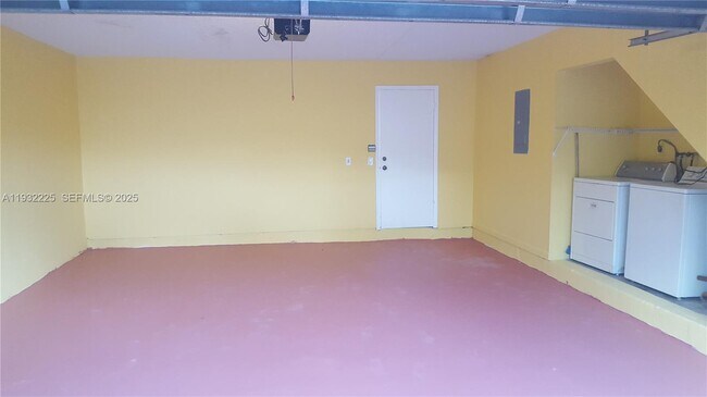 Building Photo - 11860 SW 92nd Ln