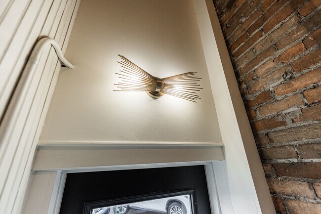 Building Photo - 318 W State St