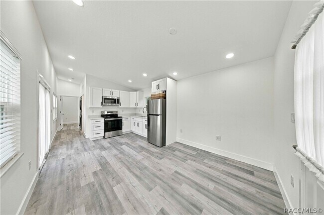 Building Photo - 9302 E Sycamore Pl