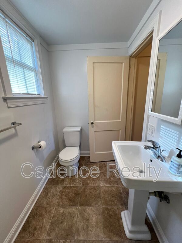 Building Photo - 2940 Oleander Dr