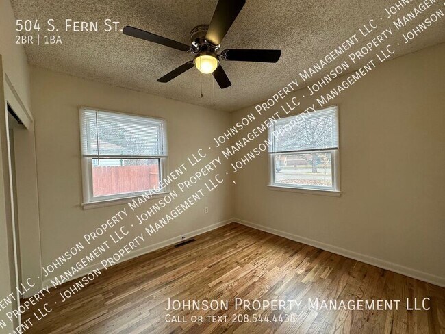 Building Photo - 504 S Fern St