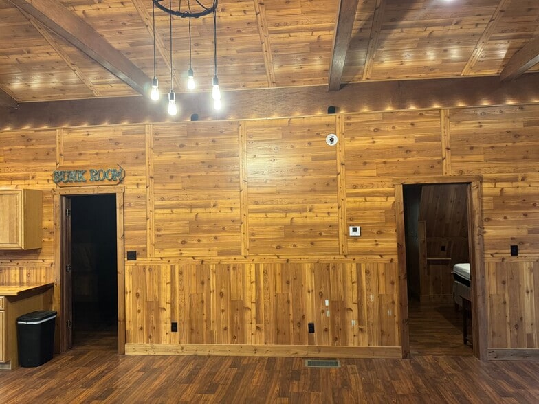 Building Photo - 324 Messenger Rd