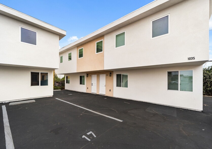 Building Photo - 1031 W 91st St