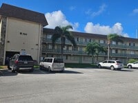 Building Photo - 700 Village Green Ct