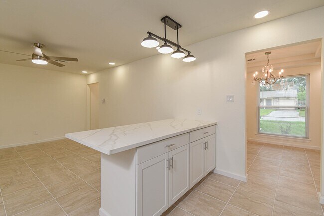 Building Photo - 5003 Denoron Dr