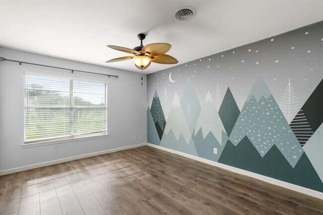 Building Photo - 11702 Oak Trail