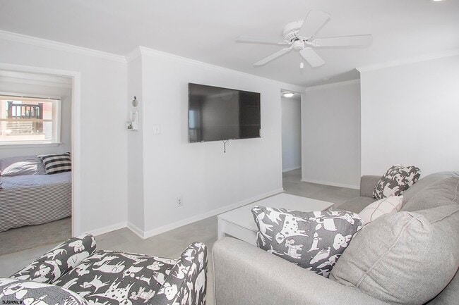 Building Photo - 2407 Oberon Ave