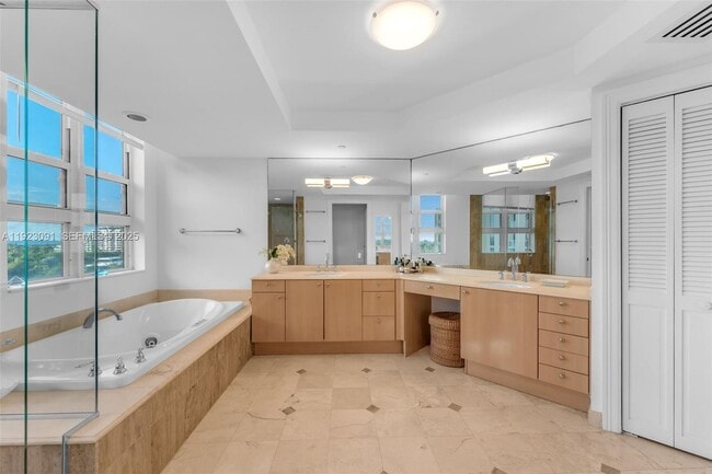 Building Photo - 430 Grand Bay Dr