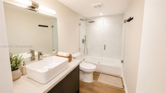 Building Photo - 1121 Crandon Blvd