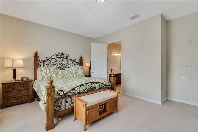 Building Photo - Beautiful WATERFRONT 3 bedrooms Condo located in MetroWest with ELEVATOR! Rare find!