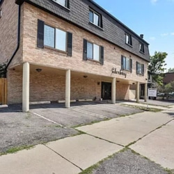Building Photo - 558 N Washington St