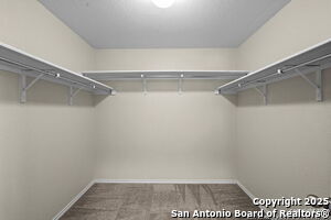 Building Photo - 220 Hinge Creek