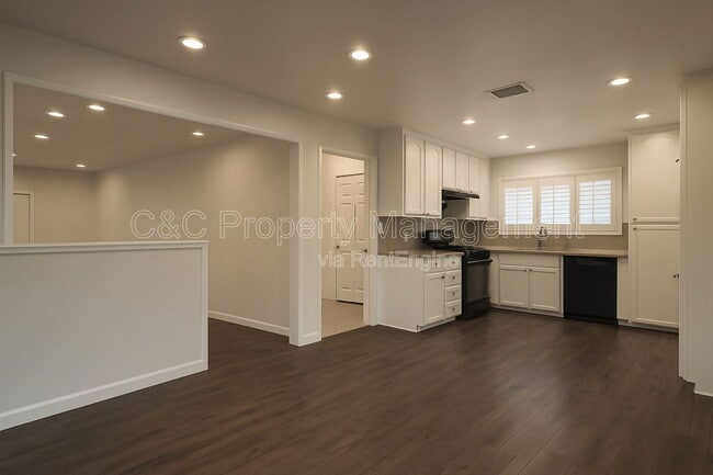 Building Photo - 212 Derecho Way