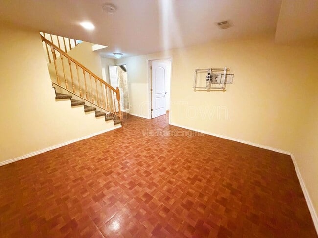 Building Photo - 354 E Rimini Ct