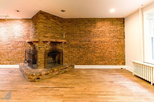 Building Photo - 337 14th St NE