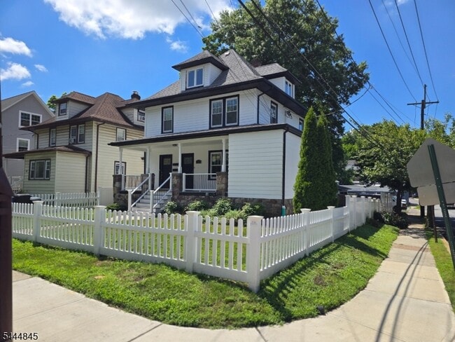 Building Photo - 50 Elm Rd