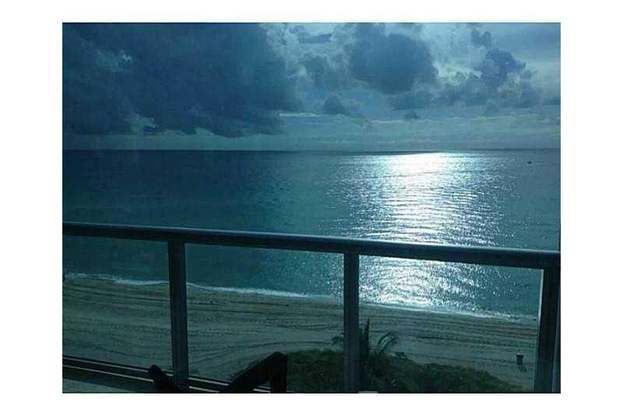 Building Photo - 17001 Collins Ave