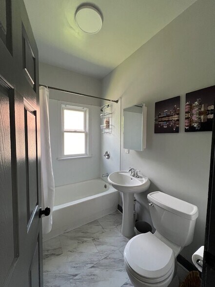Bathroom - 6073 Linwood St