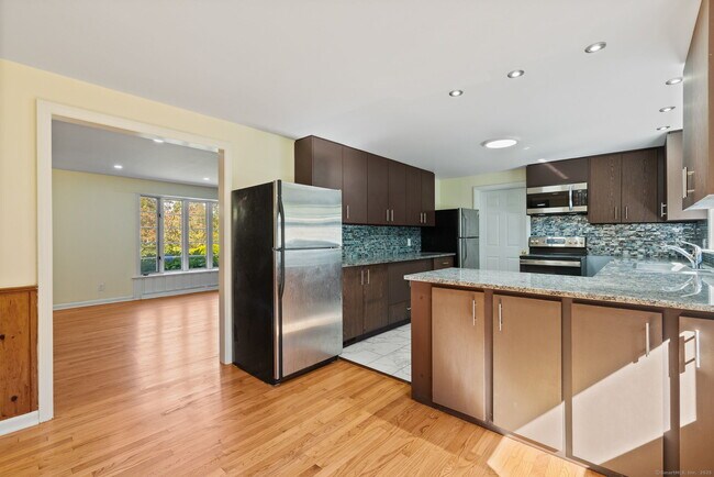 Building Photo - 67 Hicock Dr