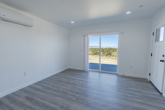 Building Photo - 6211 Poppy Blvd