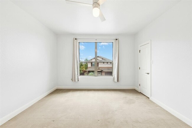 Building Photo - 430 Old Fitzhugh Rd