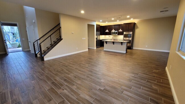 Building Photo - SW BEAUTY!!!   215/RUSSELL AREA