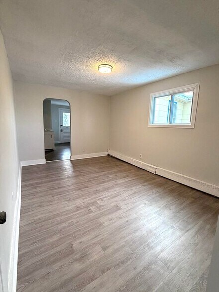 Building Photo - 39 Mead, 1