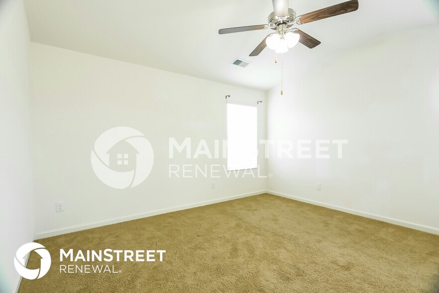 Building Photo - 940 Hawthorn Ln