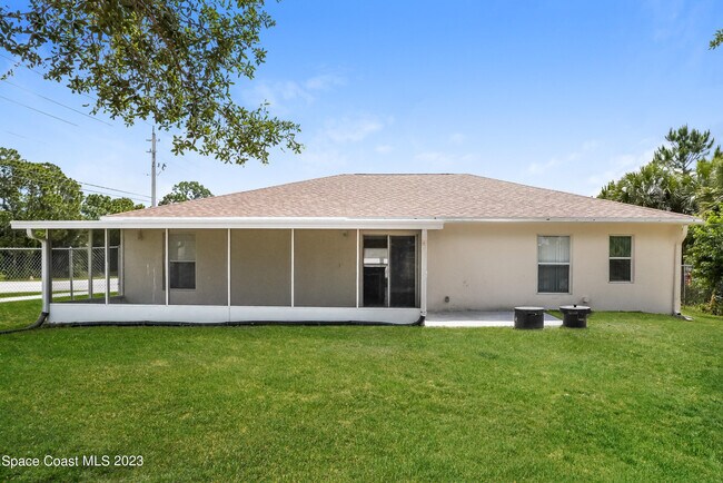 Building Photo - 502 Whitehall Ave SW