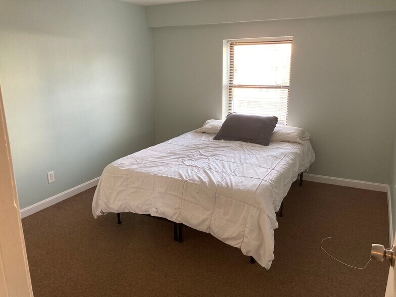 Building Photo - 120 Spruce St