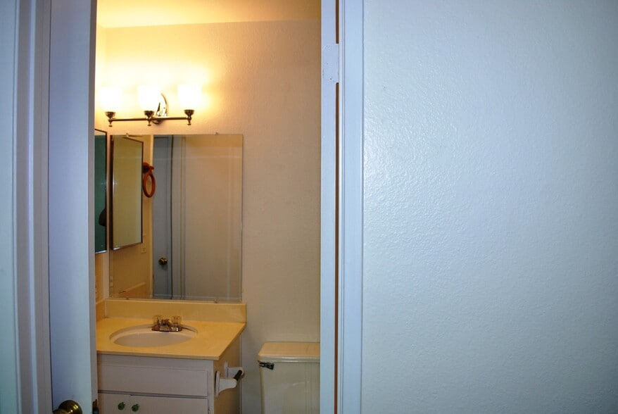 Building Photo - 10626 Escobar Dr