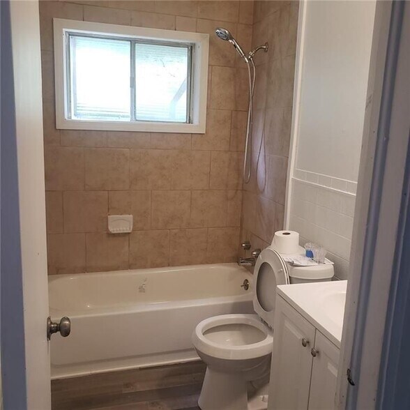 Building Photo - 5253 Brookdale Dr