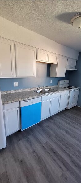 Building Photo - 744 N 70th St