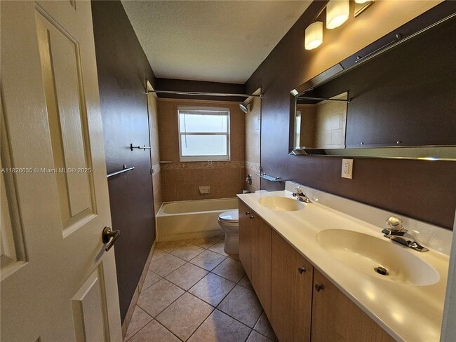 Building Photo - 743 SW 190th Ave