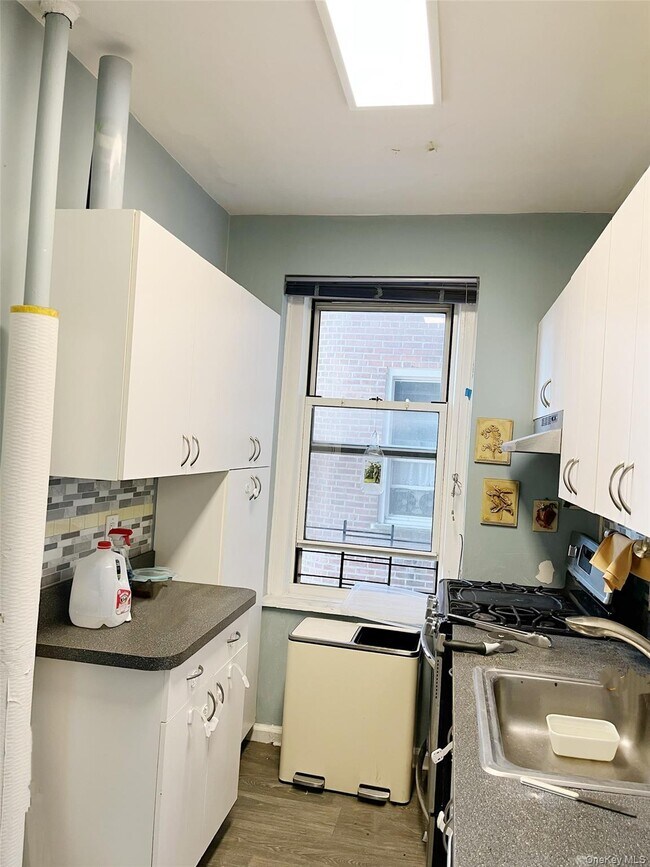 Building Photo - 75-40 Austin St