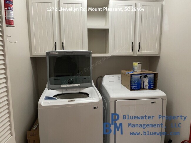 Building Photo - 3-Bedroom, Fenced-in Yard