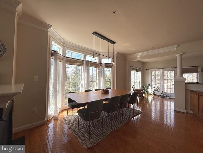 Building Photo - 1600 Regent Manor Ct