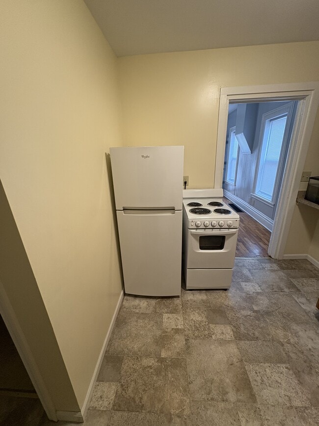 Building Photo - 904 Linden Grove Ave