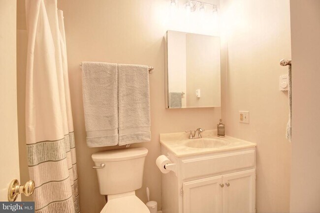 Building Photo - 430 Banksia Dr
