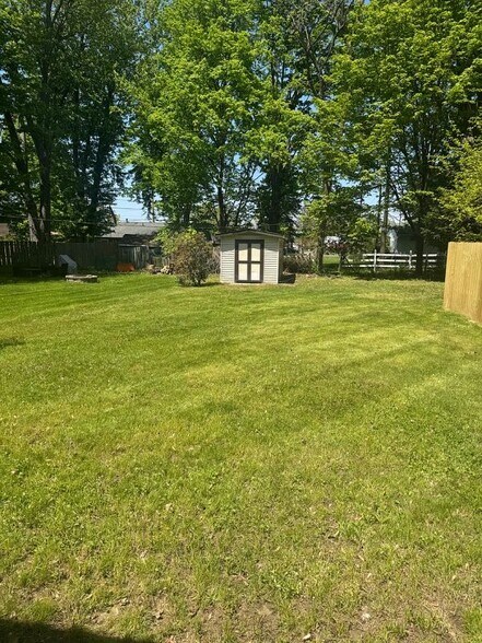 Building Photo - 7843 Emery Cir