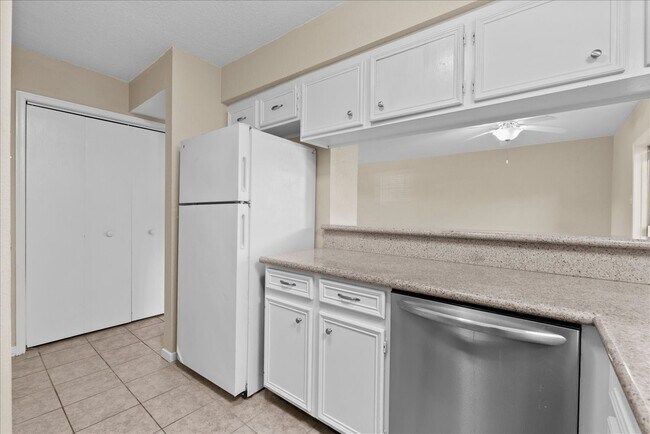 Building Photo - 1448 Silverpines Rd