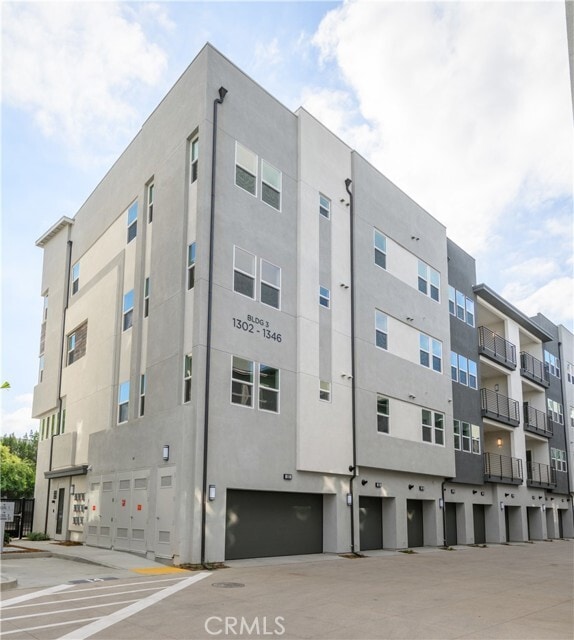 Building Photo - 1322 S Urbana St