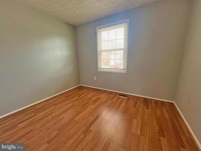 Building Photo - 8104 Willowdale Ct