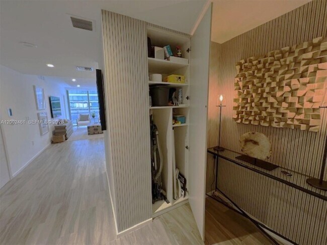 Building Photo - 801 S Miami Ave