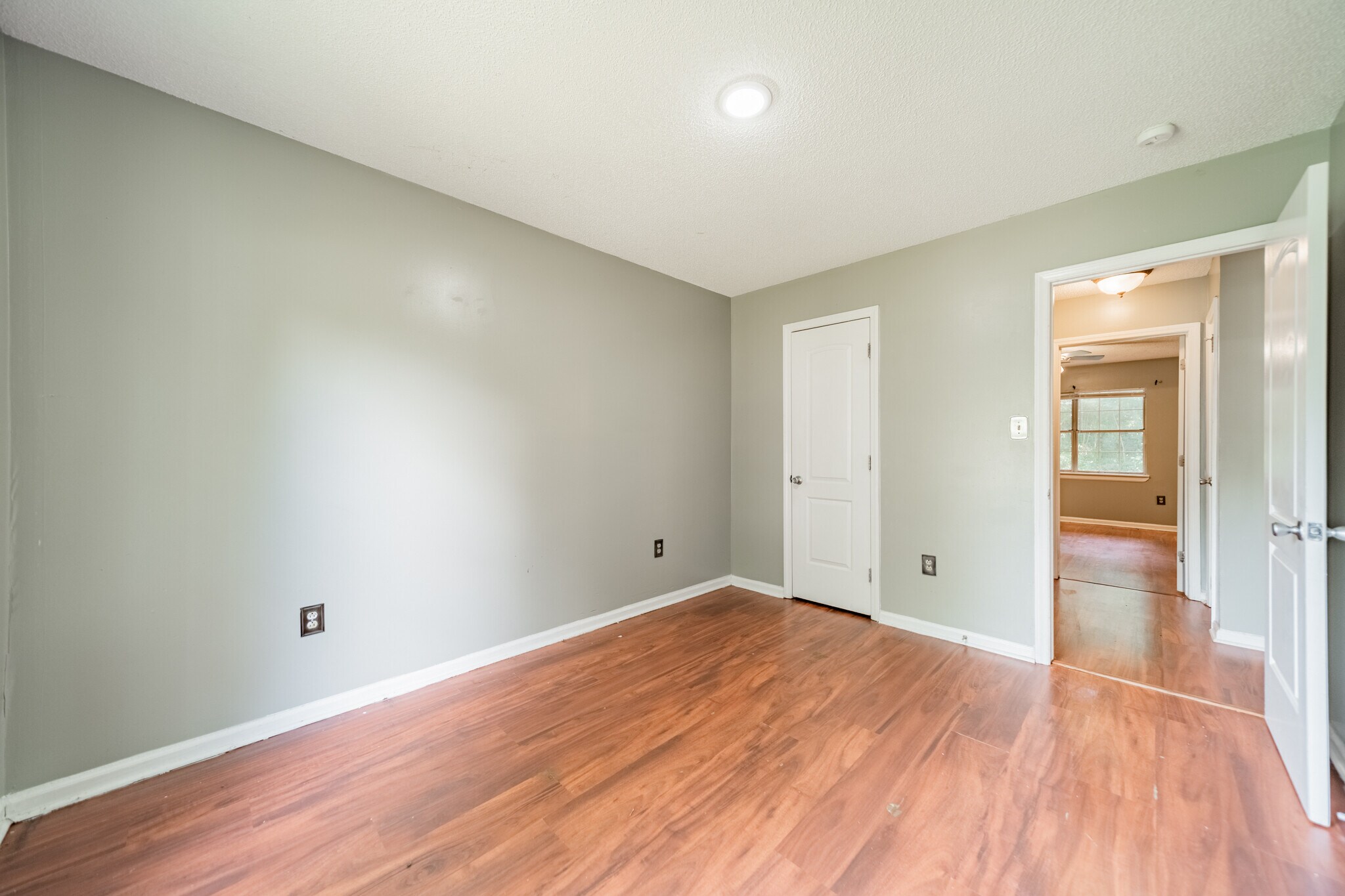 Building Photo - Room in House on Sherington Way