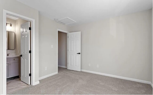 Building Photo - Angier Townhouse